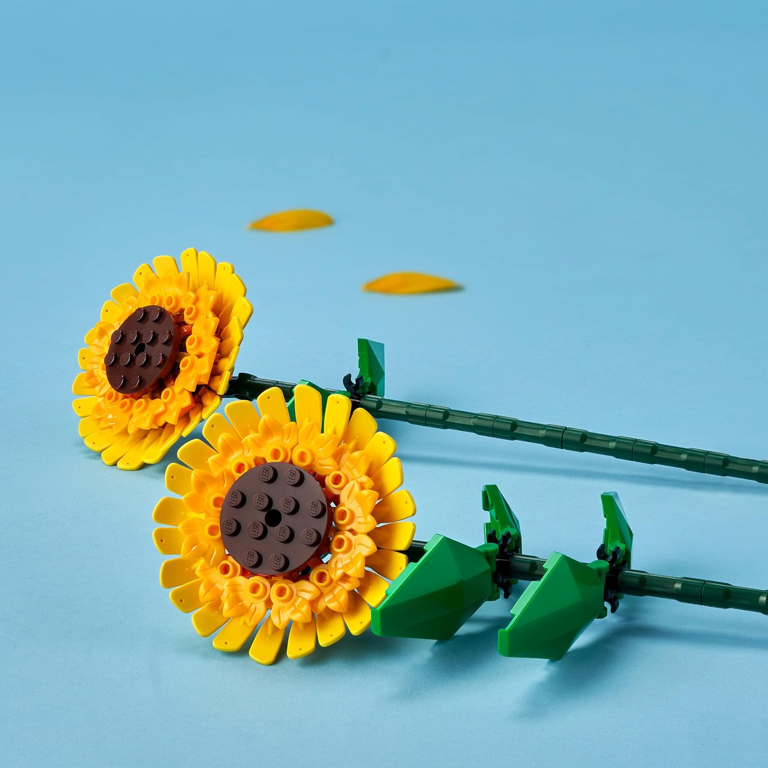 LEGO Botanicals Sunflowers - Yellow Faux Flowers Building Set - Desk Decoration or Floral Bouquet Home Decor - Gift for 8+ Year Old Girls, Boys and Teenagers - Botanical Collection - 40524