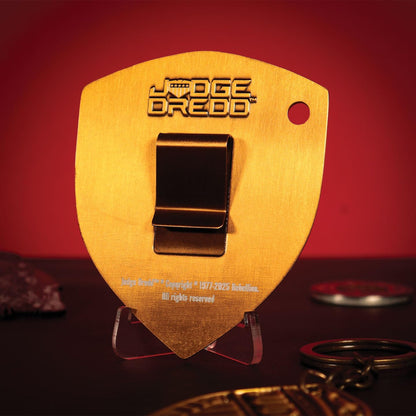 FaNaTtik 2000 AD Judge Dredd Badge Metal Replica – Limited Edition Collectible with Display Stand (5,000 worldwide