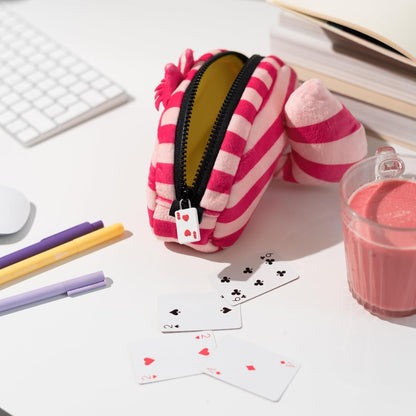 Grupo Erik Astuccio Alice nel Paese delle Meraviglie - Astuccio Scuola Piccolo Portapenne con Cerniera e Grafiche Ricamate in Peluche | Back to School: Cancelleria Bambina e Bambino (20 x 9 x 5cm
