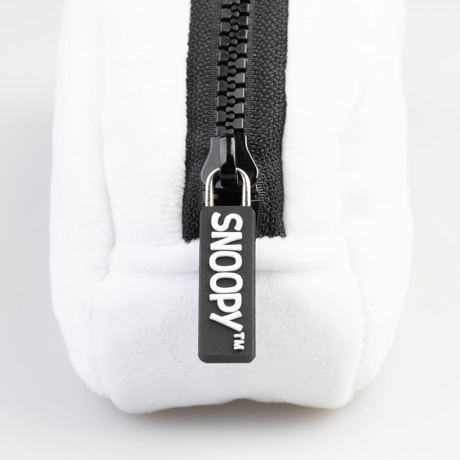 Grupo Erik Astuccio Snoopy Peanuts - Astuccio Scuola Piccolo Portapenne con Cerniera e Grafiche Ricamate in Peluche | Back to School: Cancelleria Bambina e Bambino, Regalo Snoopy (20 x 9 x 5cm