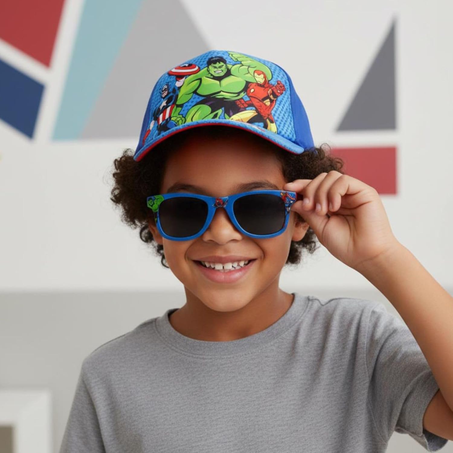 CERDÁ LIFE'S LITTLE MOMENTS Avengers Boys Sunglasses and Baseball Cap Hat Set for UV Protection, Summer Accessories, Travel, Holiday