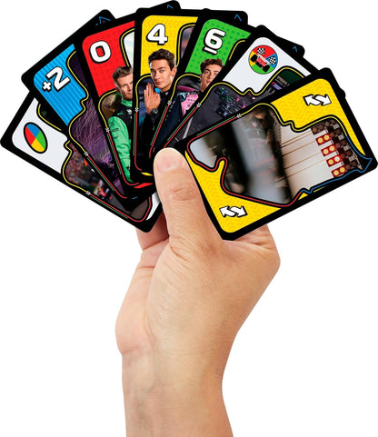 Mattel Games UNO F1 kaartspel voor kinderen, gezinnen, reizen en kamperen, kaarten bevatten beelden van de wereld van Formule 1, JMF10