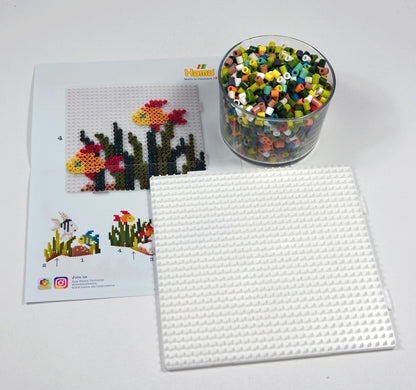 Hama Perline | Circa 2.000 perline, 1 grande pannello forato quadrato n. 234, foglio di disegno stampato a colori, istruzioni e carta da stiro (lingua italiana non garantita).