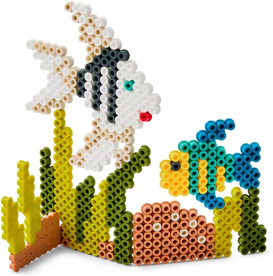 Hama Perline | Circa 2.000 perline, 1 grande pannello forato quadrato n. 234, foglio di disegno stampato a colori, istruzioni e carta da stiro (lingua italiana non garantita).