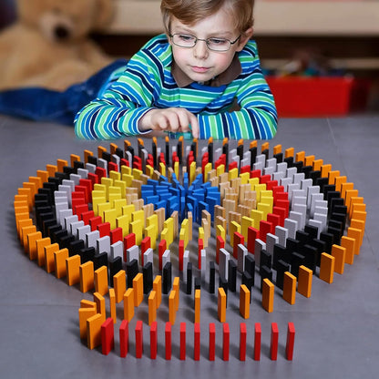 Dorjee - D3.400 - Kleurrijk houten Domino race thema, bevat 115 stuks - met katoenen tas - voor kinderen vanaf 4 jaar.