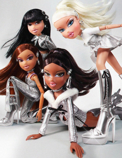 Bratz Charmz Cloe - Fashion Doll with Collectible Charm Bracelet, Includes Outfit & Accessories, Comes in a Display-Worthy Packaging, Customise and Collect