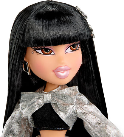Bratz Charmz Jade - Fashion Doll with Collectible Charm Bracelet, Includes Outfit & Accessories, Comes in a Display-Worthy Packaging, Customise and Collect