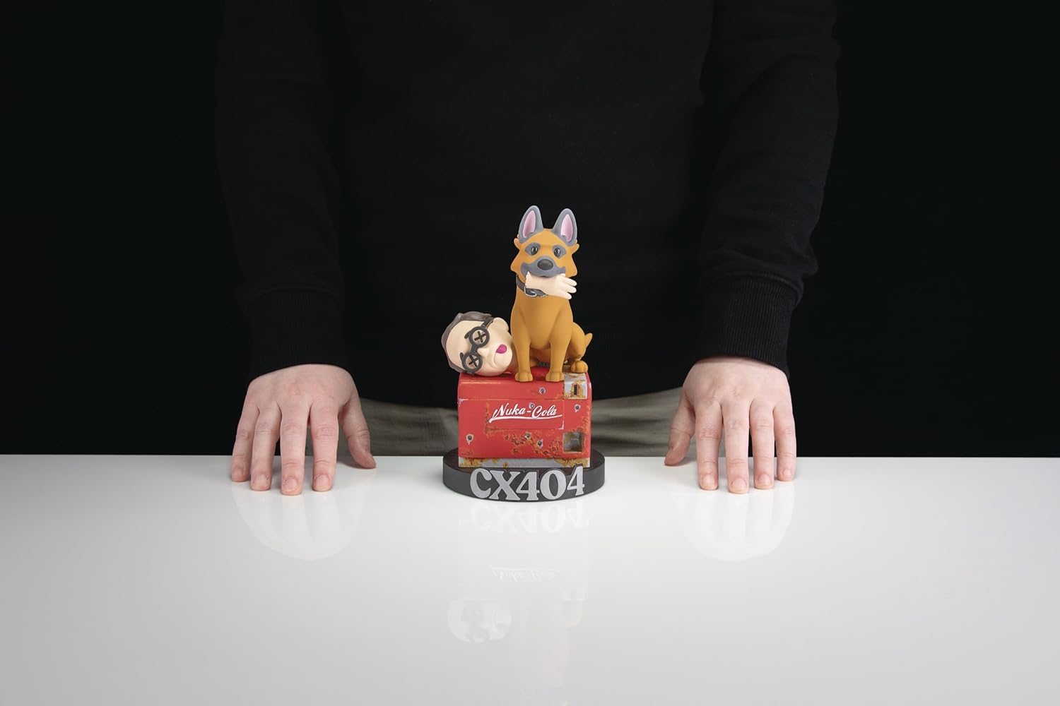 Dark Horse Fallout (TV Show): Stylized CX404 + Wilzig (Head) Vinyl Figure