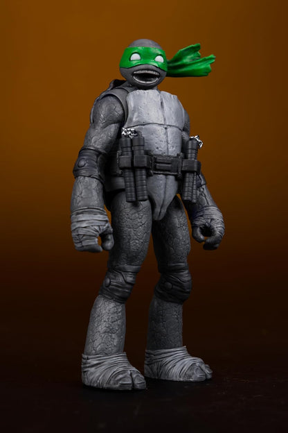 TMNT 12,7 cm Figur mit Comic (Schwarz-Weiß-Grün-Variante) – Michaelangelo (Schwarz, Weiß und Grün