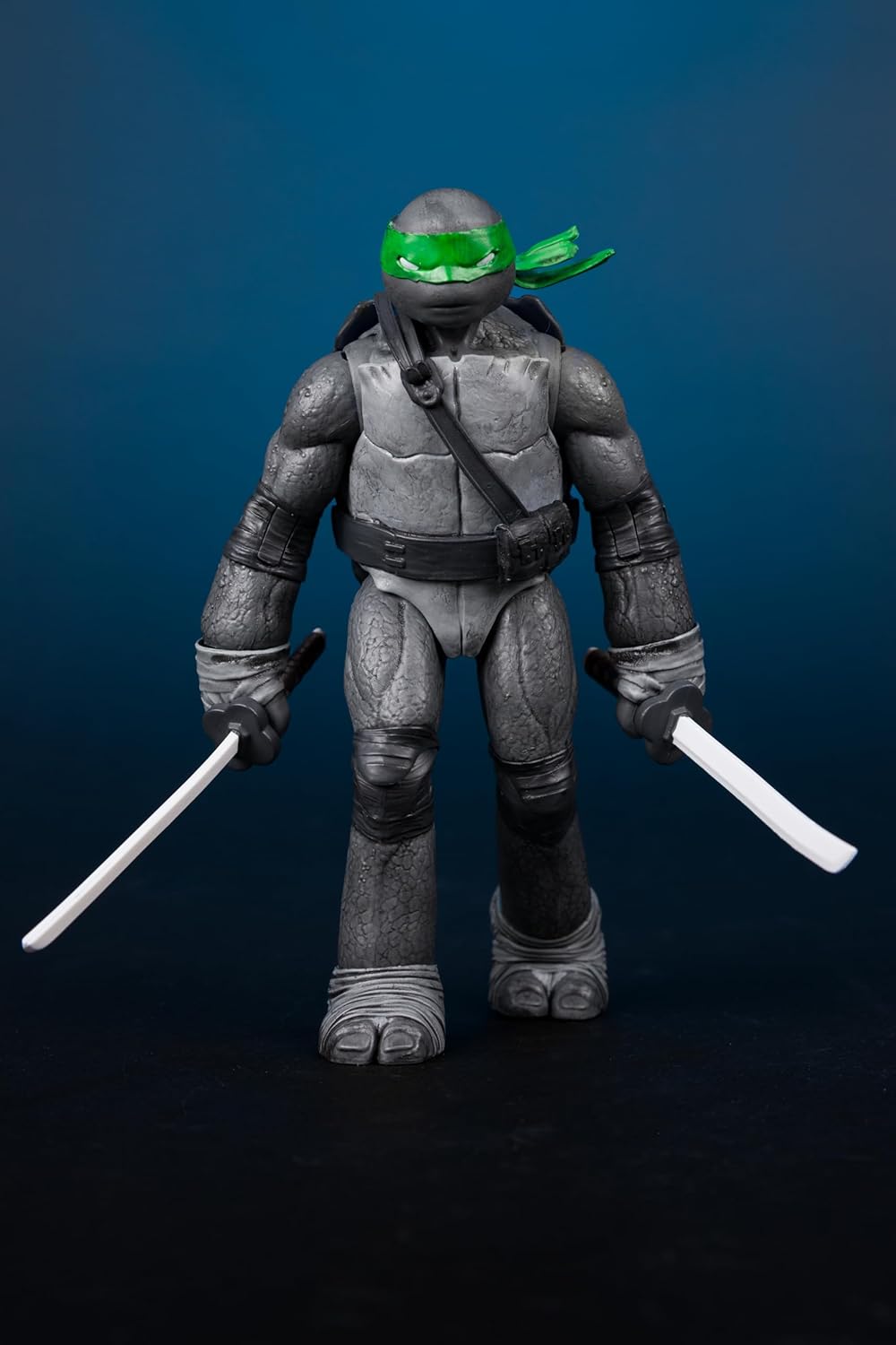 McFarlane Teenage Mutant Ninja Turtles (Page Punchers) Leonardo (Black, White & Green) 5in Action Figure with Comic Toys Red Platinum Edtion