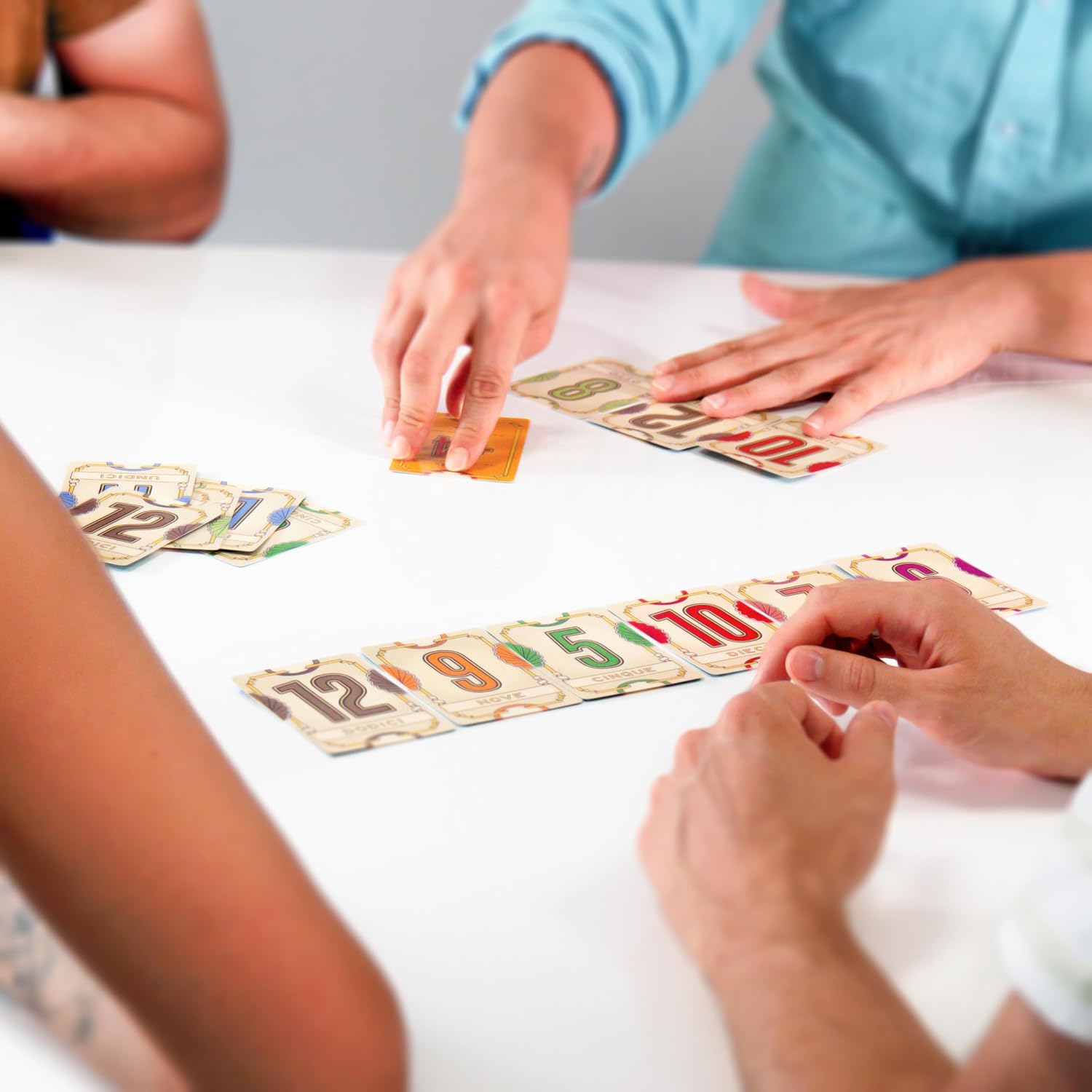 Flip 7 - Gioco di Carte in Italiano per Tutti - Party Game - Gioco Competitivo per 3+ Giocatori