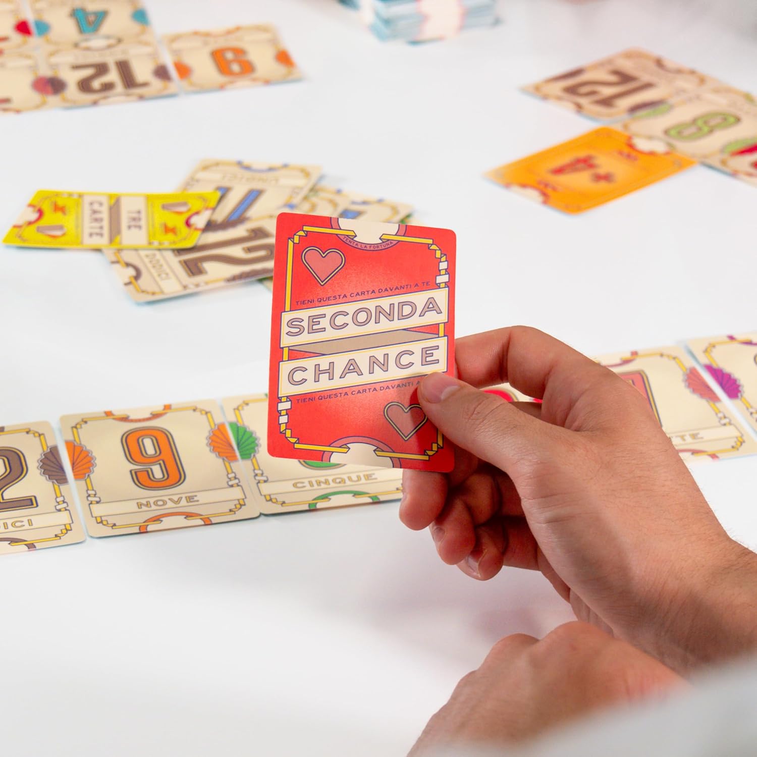 Flip 7 - Gioco di Carte in Italiano per Tutti - Party Game - Gioco Competitivo per 3+ Giocatori