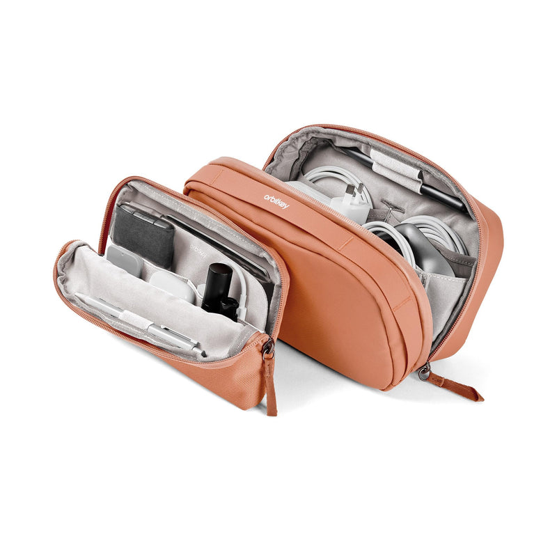 Orbitkey 2-in-1 Tech Accessoire Pouch met Afneembare Slanke Mouw - Reiselektronica Organizer voor Kabels, Laders, Oordopjes, Power Bank - Compacte Gadget Bag & Draagbare Tech Opbergtas (Roze)