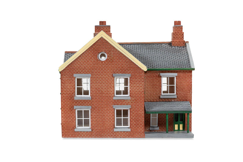 Hornby TT TT9017 Station Office - Red Brick Collection, Railway - Accessories - Resin Building, for ages +14 Years