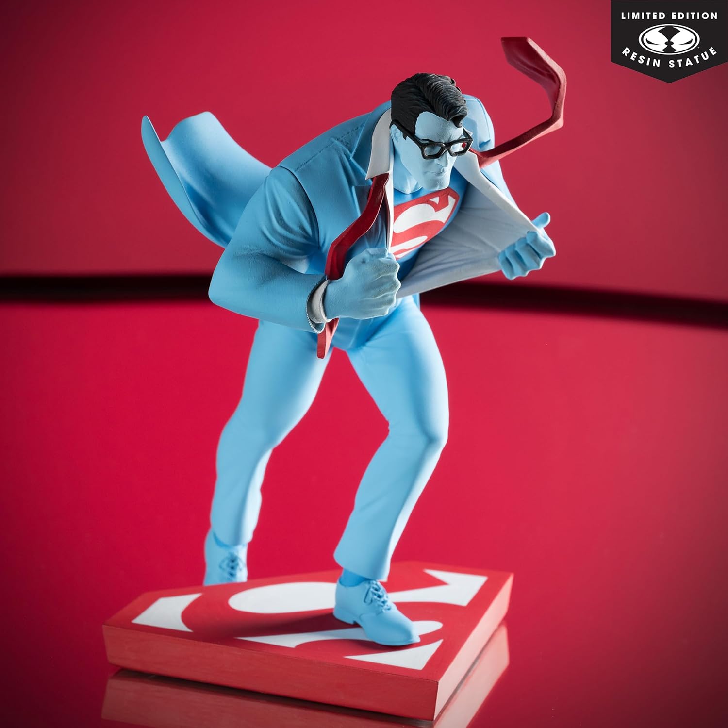 McFarlane Toys- DC Direct Superman by Clayton Henry (Superman Red and Blue) 1:10 Scale Resin Statue Limited Edition