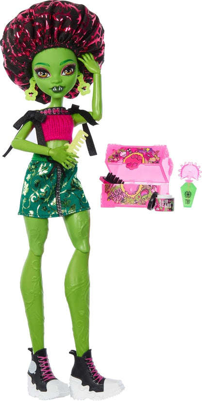 Monster High Zelfzorg Met Een Griezelig Tintje Venus McFlytrap Pop en Accessoires Set met 13 realistische verrassingen zoals haarverzorgingsproducten, muts en plant, JHK45 | 13 realistische verrassing