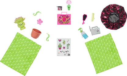 Monster High Zelfzorg Met Een Griezelig Tintje Venus McFlytrap Pop en Accessoires Set met 13 realistische verrassingen zoals haarverzorgingsproducten, muts en plant, JHK45 | 13 realistische verrassing