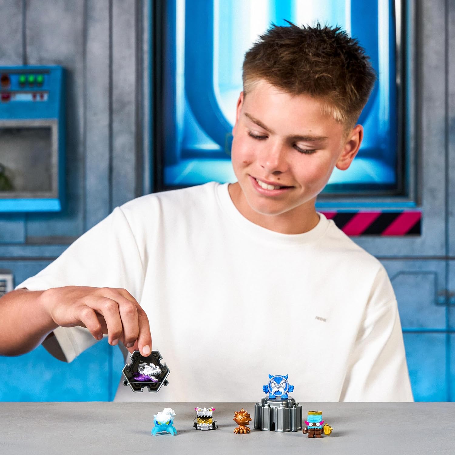 MrBeast Lab Swarms Battle Fusion Series, Collect 80+ Unique 1" (2.5 cm) Swarms, Lab Pack Includes 6 Micro Beasts, 6 Collectible Stickers & 1 Stackable Fusion Caps To Build Out Your Own MrBeast Lab