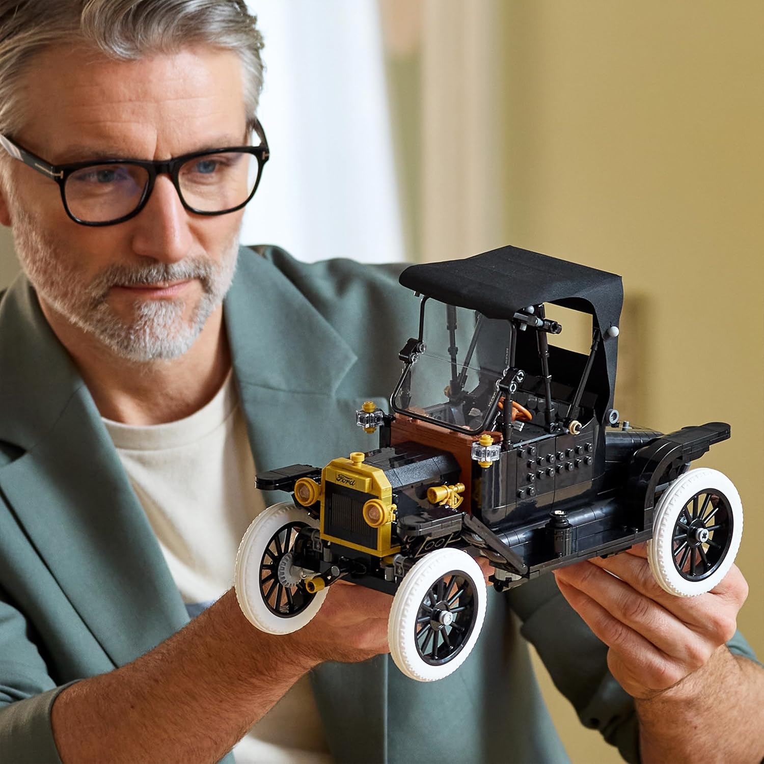 LEGO Icons Ford Model T - Retro Car Model Kit for Adults - Collectible Display Set w/Fabric Roof, Tall Wheels & Split Windscreen - DIY Gift for Fans of Classic Vehicles - 11376