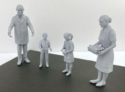 Eerel HE82758 1/24 City Mobile Sales Family 4 Figures, Plastic Model