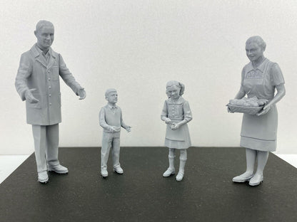 Eerel HE82758 1/24 City Mobile Sales Family 4 Figures, Plastic Model