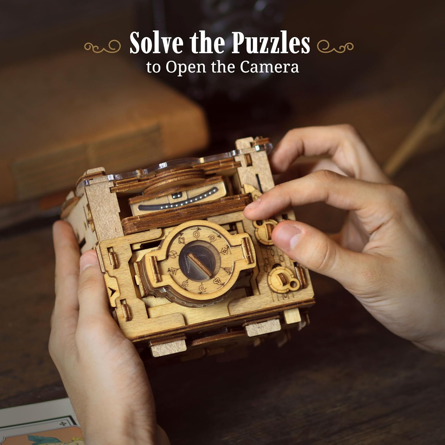 Cluebox - Escape Room In A Box - Sherlock\`s Camera