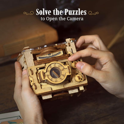 Cluebox - Escape Room In A Box - Sherlock\`s Camera