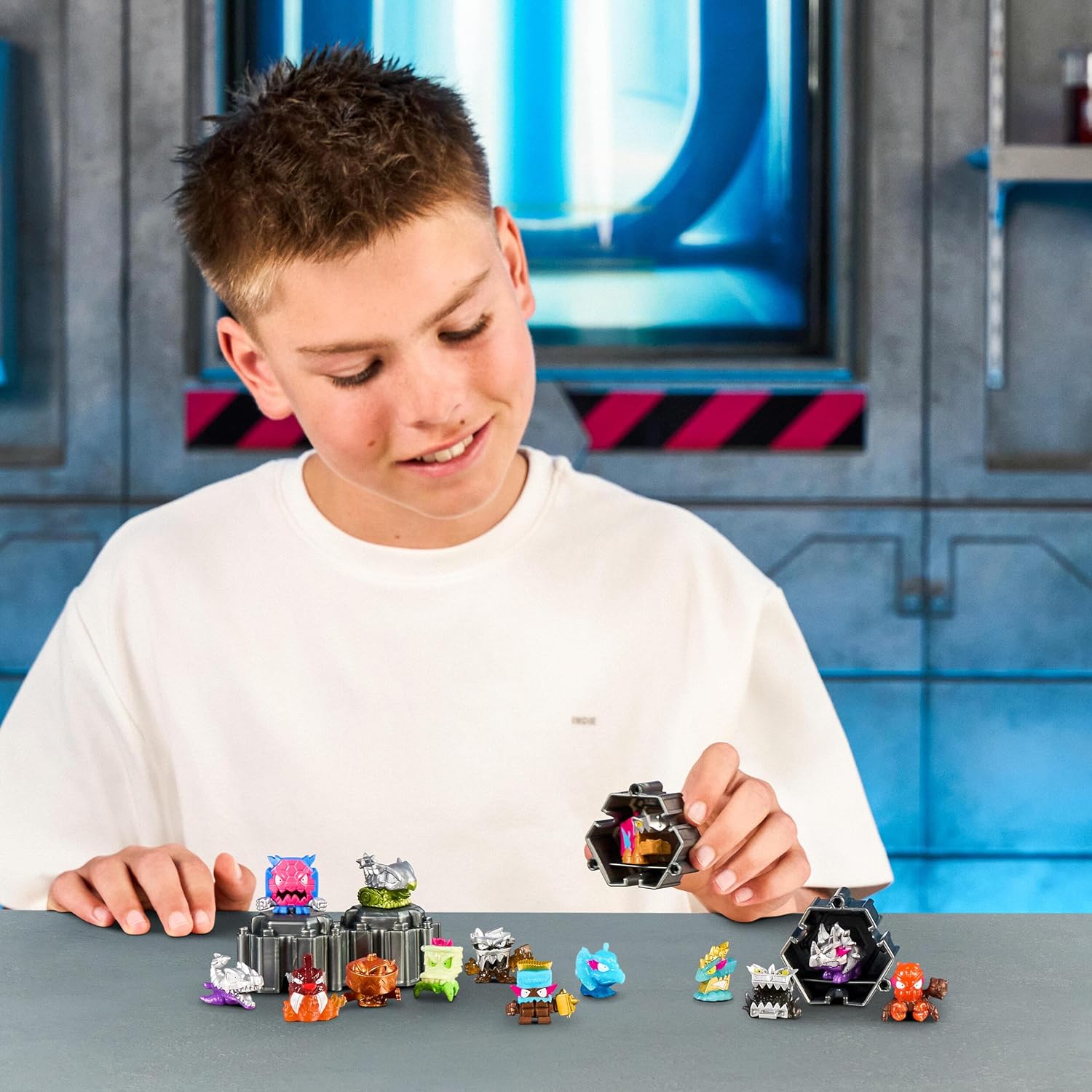 MrBeast Lab Swarms Battle Fusion Series Mega Lab Pack – Includes 14 Micro Beasts with Ultra Rare Hammerhead, 80+ to Collect, Stickers & Stackable Fusion Caps for Display