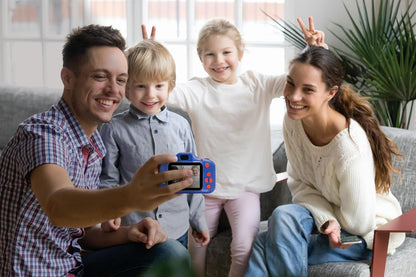 Lexibook, Spider-Man, Fotocamera 4-in-1 per bambini con protezione, Funzioni foto, video, MP3 e giochi, 15 cornici per personalizzare le tue foto, Scheda di memoria da 8 GB inclusa, DJ078SP