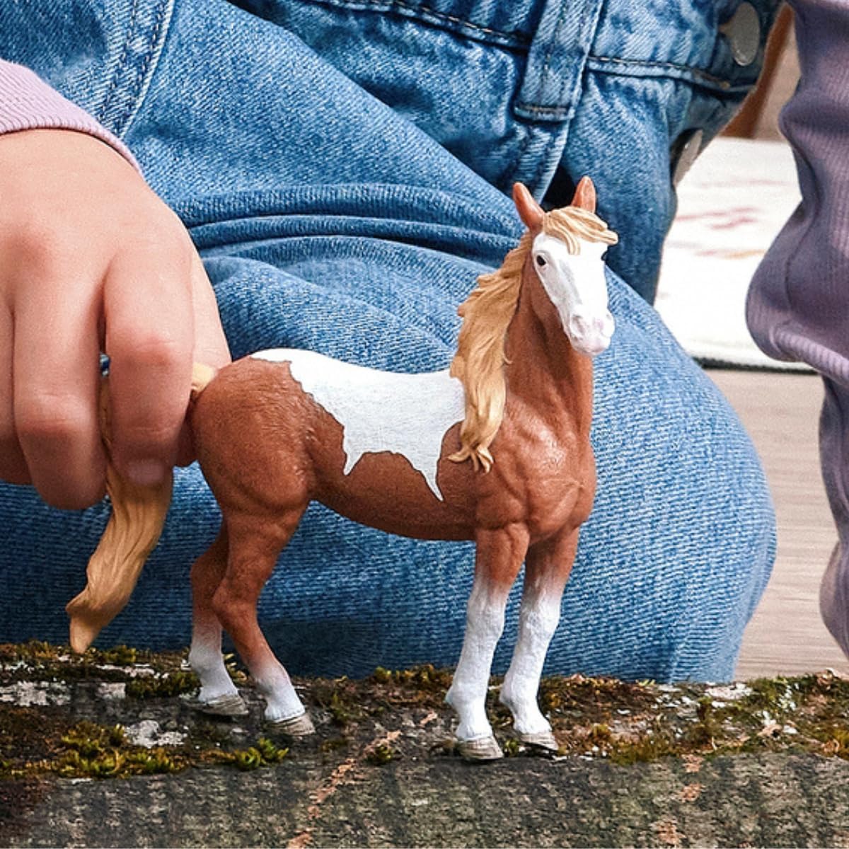 schleich HORSE CLUB | Giumenta Mustang 14920 | figura di cavallo dettagliata | decorazione o figura da collezione | regalo per ragazzi e ragazze | figura dai 6 anni | 11 x 3 x 10 cm