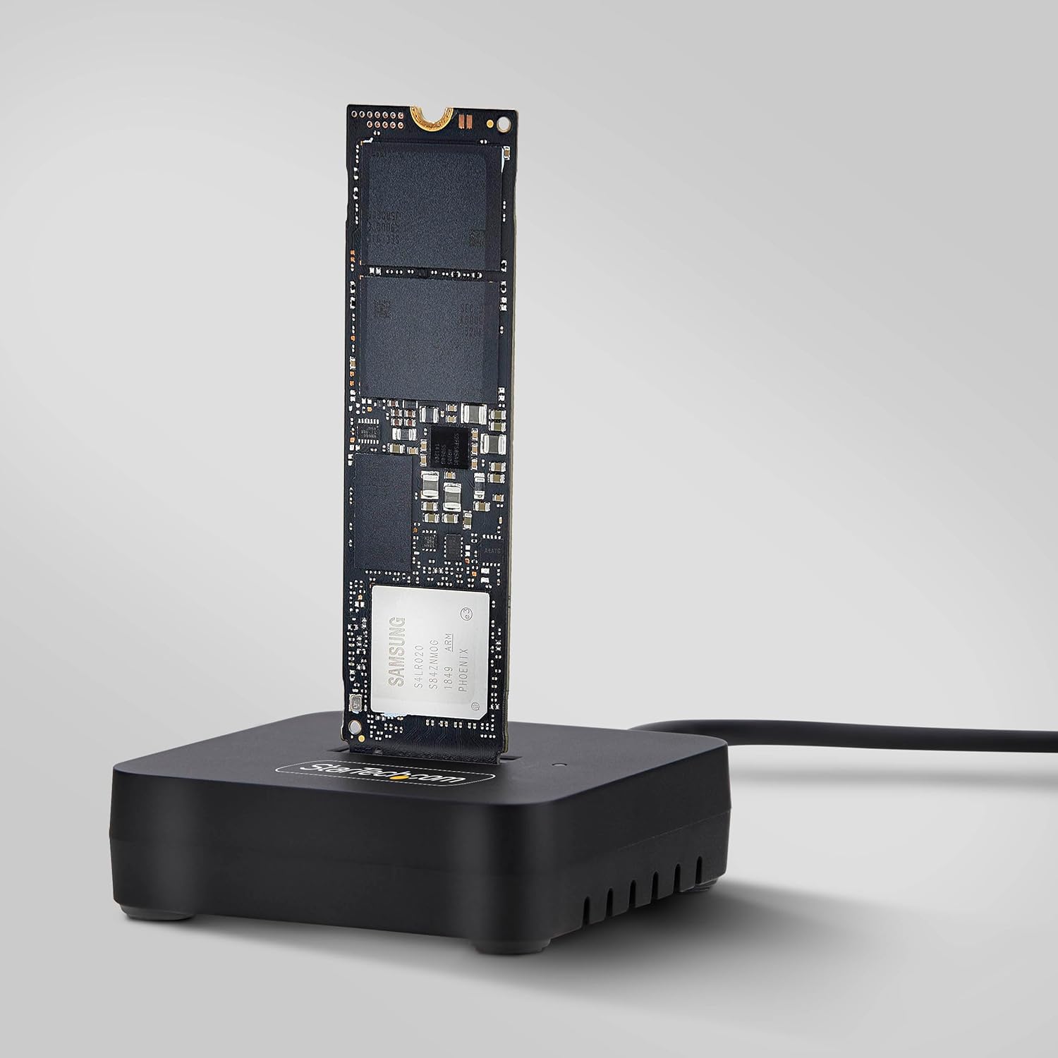 StarTech USB-C/USB-A to M.2 NVMe Dock Adapter, 10Gbps, Tool-Free External M.2 NVMe SSD Reader, B+M/M-Key