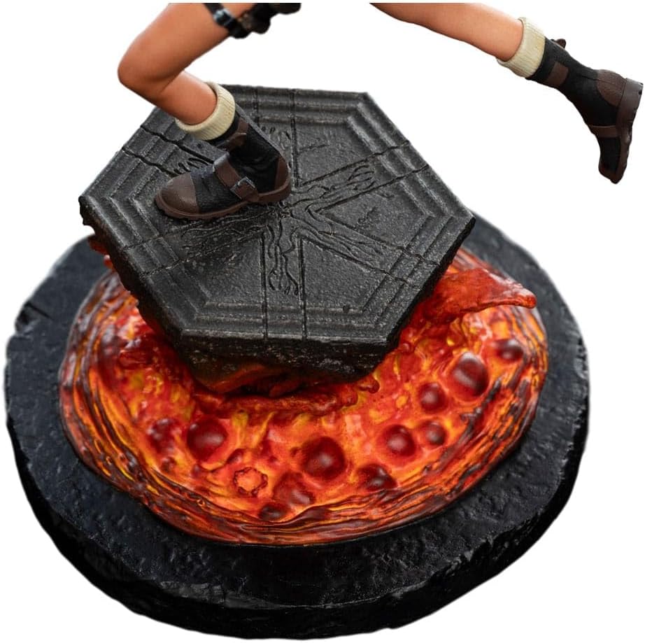 Weta Workshop Tomb Raider Mini Statue Lara Croft: The Sanctuary of Flame 18 cm
