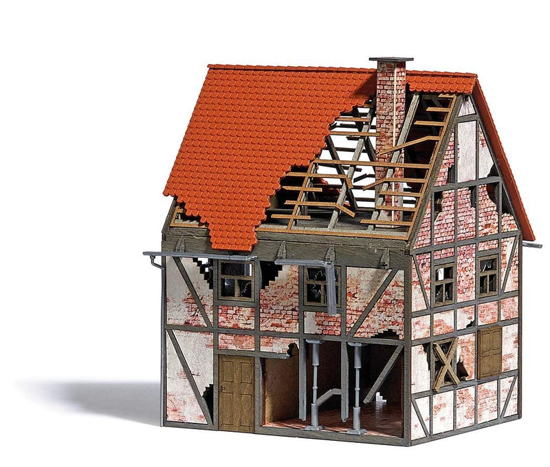 Busch - Verfallenes Fachwerkhaus