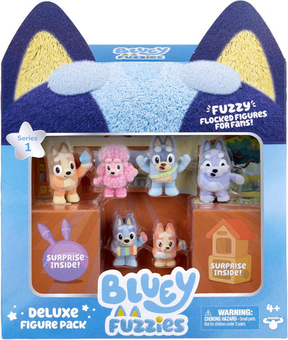 Bluey Set di figure Fuzzies Deluxe con 6 mini statuette da collezione appositamente floccate. Include 2 figurine a sorpresa (pacchetto cieco), carte collezionabili e guida da collezionare. 80 A