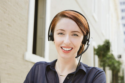 Logitech H650e Wired Headset, Stereo Headphones with Noise-Cancelling Microphone, USB, In-Line Controls, Indicator LED, PC/Mac/Laptop - Black