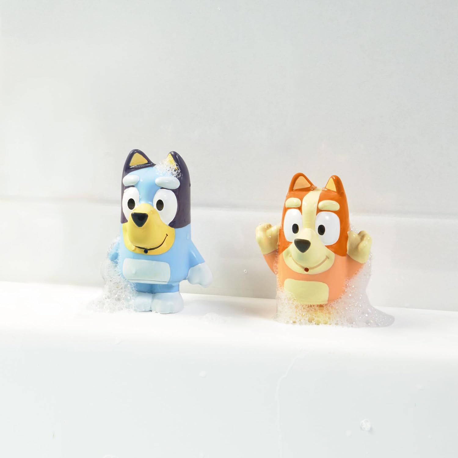Toomies Bluey Bath Squirters, Bluey & Bingo Water Squirter Set, Soft Squeeze Bath Toys for Toddlers, Easy-Grip Water Play for Little Hands, Developmental Bath Time Toys for Imaginative Play
