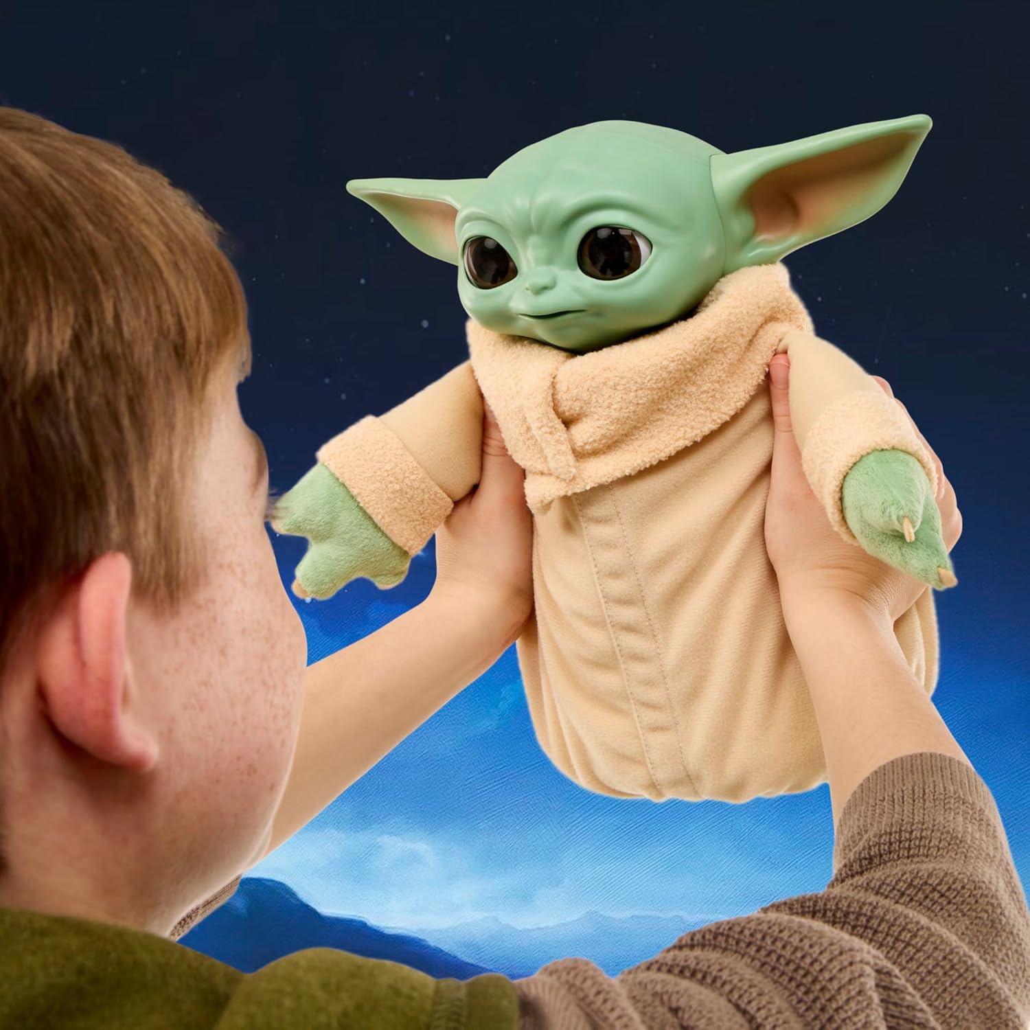 Star Wars Hasbro, action figure da 25 cm di Grogu Coccolavventura, giocattolo animatronico, peluche interattivo, giocattoli ispirati The Mandalorian and Grogu, dai 4 anni in su