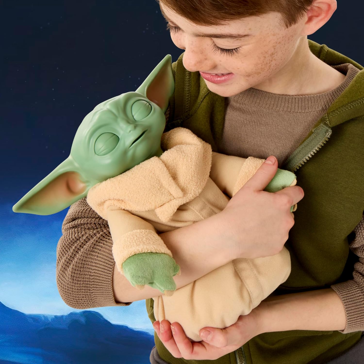 Star Wars Hasbro, action figure da 25 cm di Grogu Coccolavventura, giocattolo animatronico, peluche interattivo, giocattoli ispirati The Mandalorian and Grogu, dai 4 anni in su