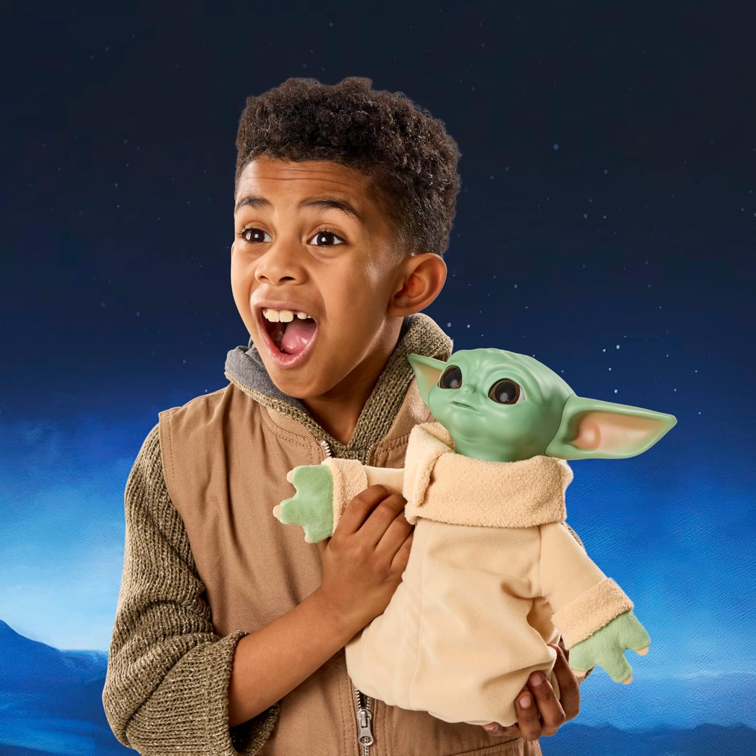 Star Wars Hasbro, action figure da 25 cm di Grogu Coccolavventura, giocattolo animatronico, peluche interattivo, giocattoli ispirati The Mandalorian and Grogu, dai 4 anni in su