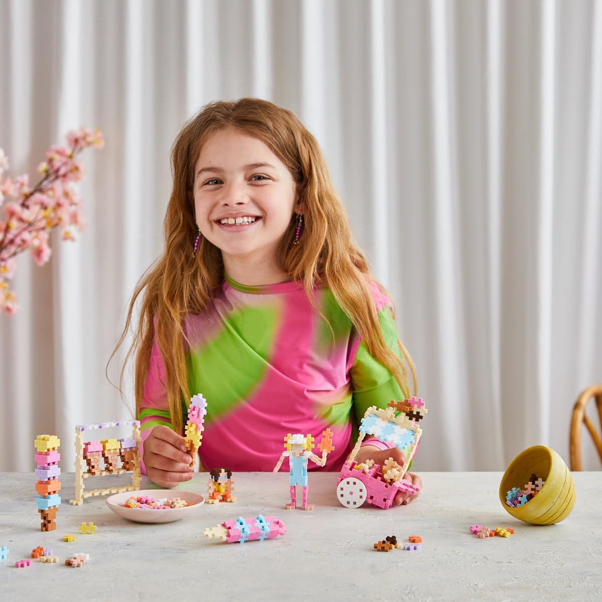 PLUS PLUS Building Blocks Toy - Learn to Build Ice Cream Toy, Includes 275 Pcs Pastel, 2 Wheels and Guidebook, Kids Construction Toys, STEM Learning Resources - Girls and Boys Toys Age 5 Plus