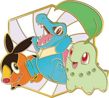 Pokémon-Sammelkartenspiel: Deluxe-Pin-Kollektion Mega-Entwicklung – Erhabene Helden: Erste Partner (3 holografische Promokarten, 1 Deluxe-Pin und 5 Boosterpacks