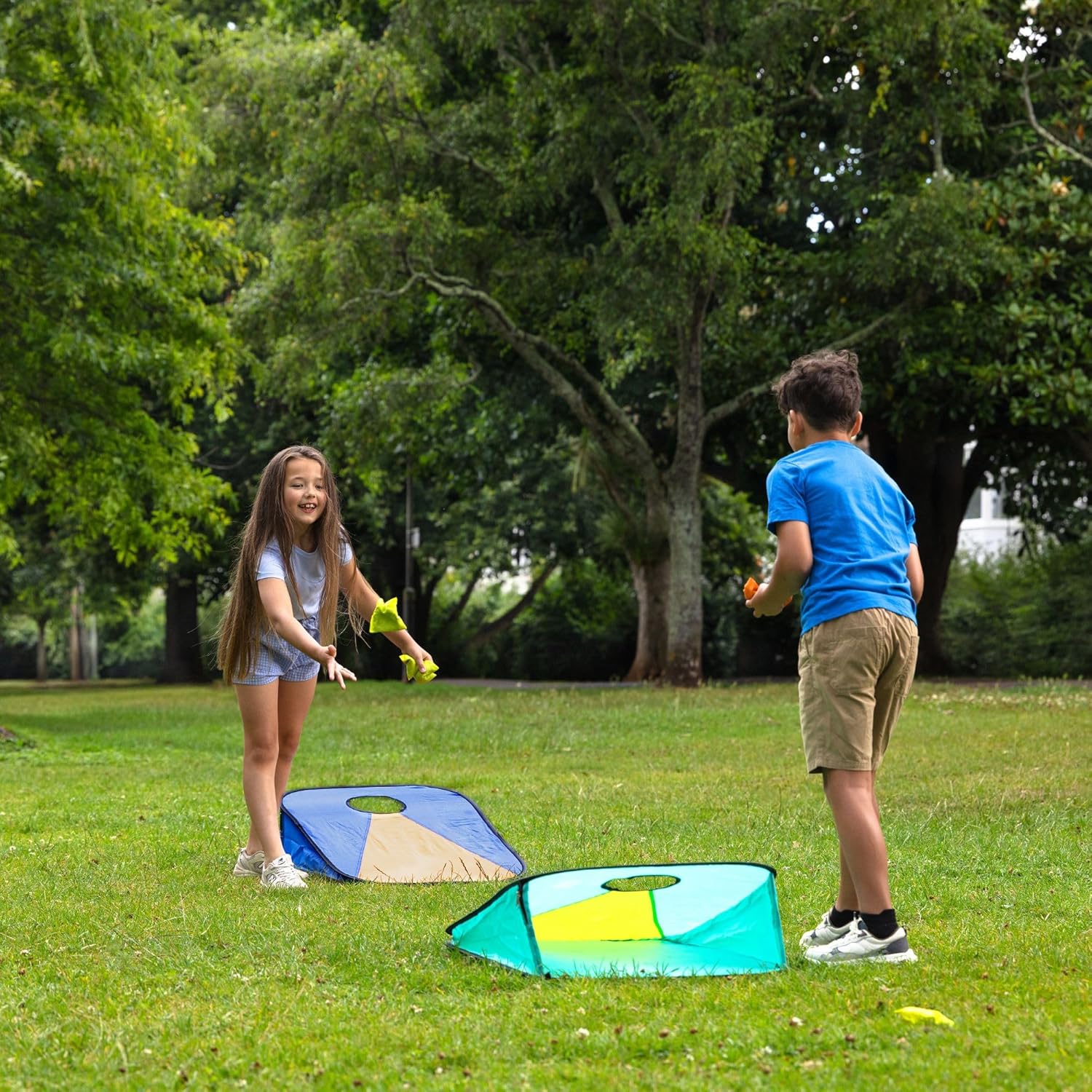 Toyrific Summer Fun Pop-Up Cornhole Game Set, Portable Bean Bag Toss Game with Carry Bag, Includes Yellow and Orange Cornhole Bags, Easy Setup Outdoor Family Fun for Garden and Beach
