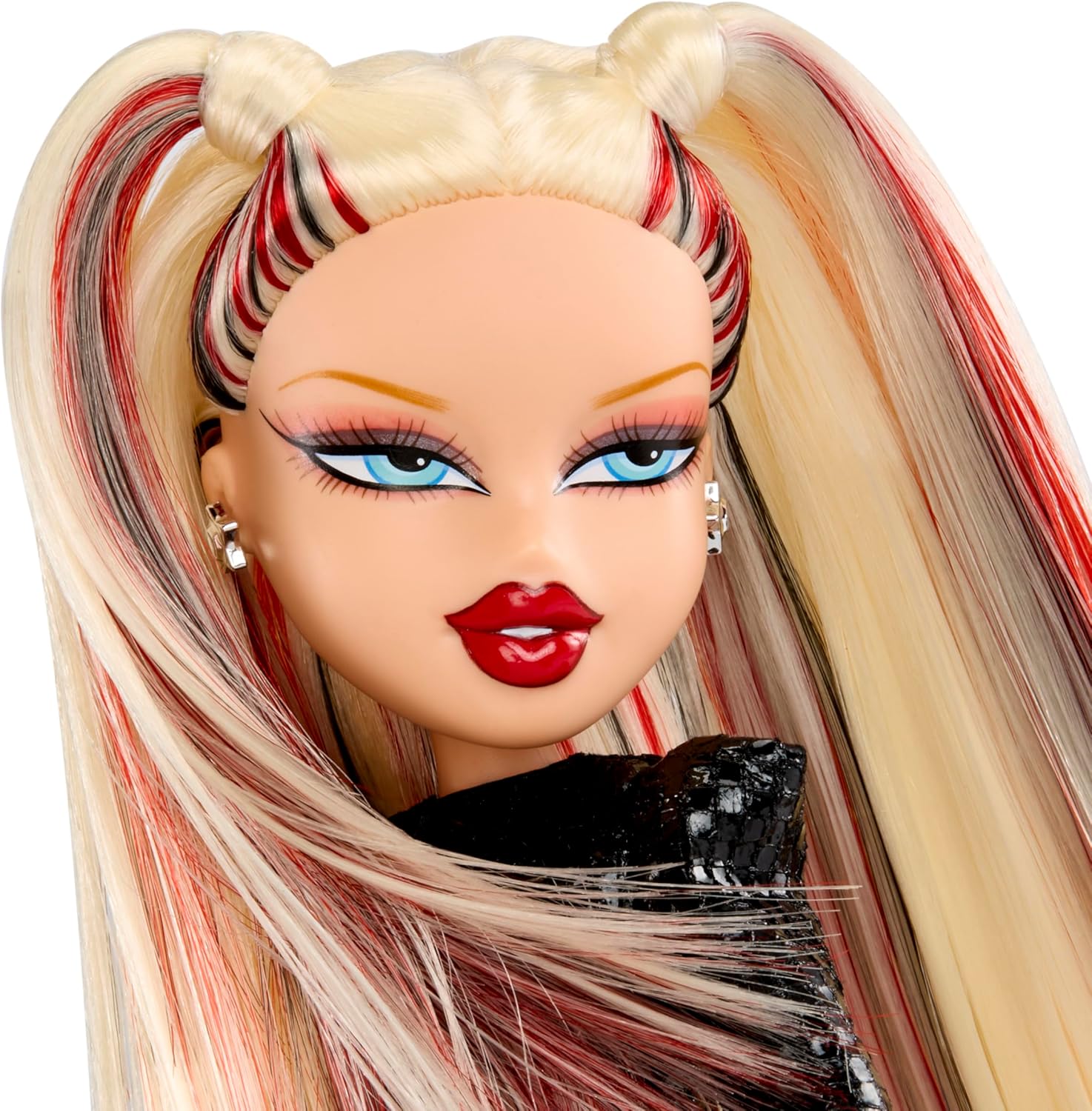 Bratz Pop Starz Cloe - Fashion Doll with Collectable Charm, Outfit and Music Accessories