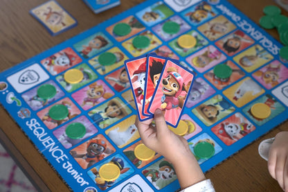 Goliath - SEQUENCE Junior Paw Patrol - Bordspel voor Kinderen vanaf 3 Jaar - Kaarten met Paw Patrol Figuren - Strategiespel voor Gezin - 2 tot 4 Spelers - Populaire Cadeautip voor Paw Patrol Fans
