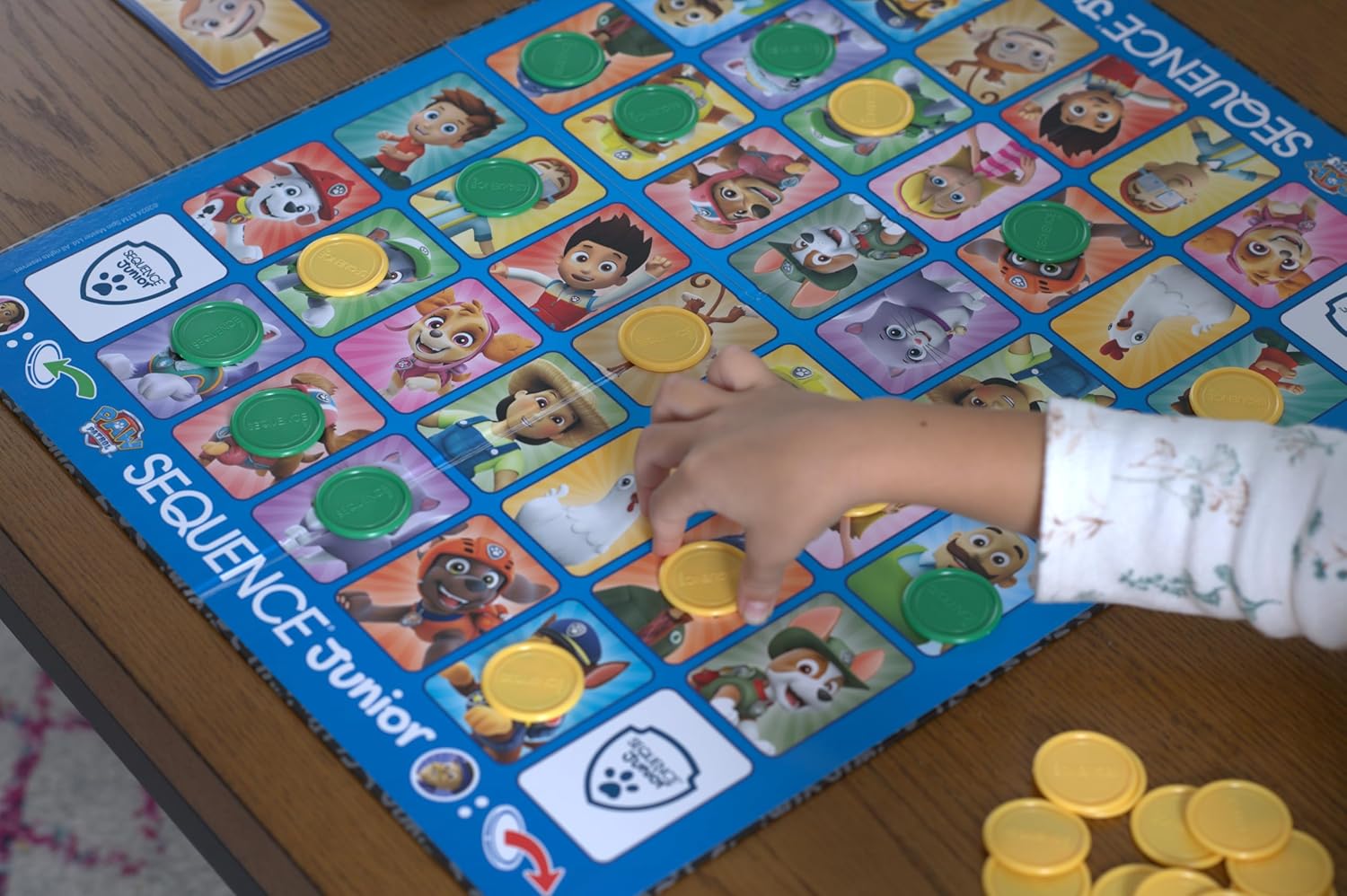 Goliath - SEQUENCE Junior Paw Patrol - Bordspel voor Kinderen vanaf 3 Jaar - Kaarten met Paw Patrol Figuren - Strategiespel voor Gezin - 2 tot 4 Spelers - Populaire Cadeautip voor Paw Patrol Fans