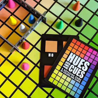 The OP Usaopoly | Hues and Cues Multilingual Meertalig Bordspel voor het Hele Gezin | Partyspel voor 3-10 Spelers | Levendig Kleurraden | Verbind Hints van 480 Kleuren Vierkanten
