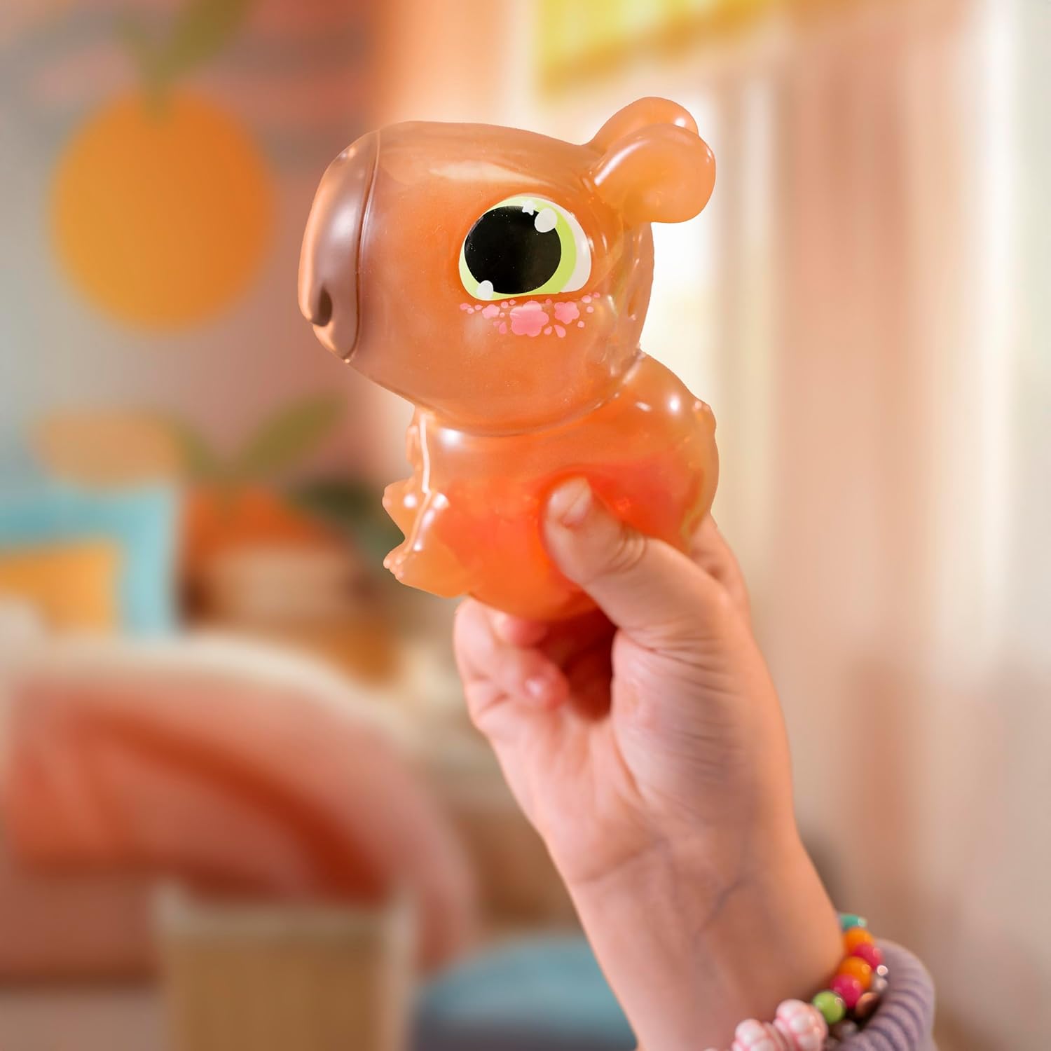 Animagic Let's Glo Capybara - BRUIN, Knuffel Capibara vanaf 4 Jaar, Schattig Dier, Zintuiglijk speelgoed, Gloeit en Drijft in Water