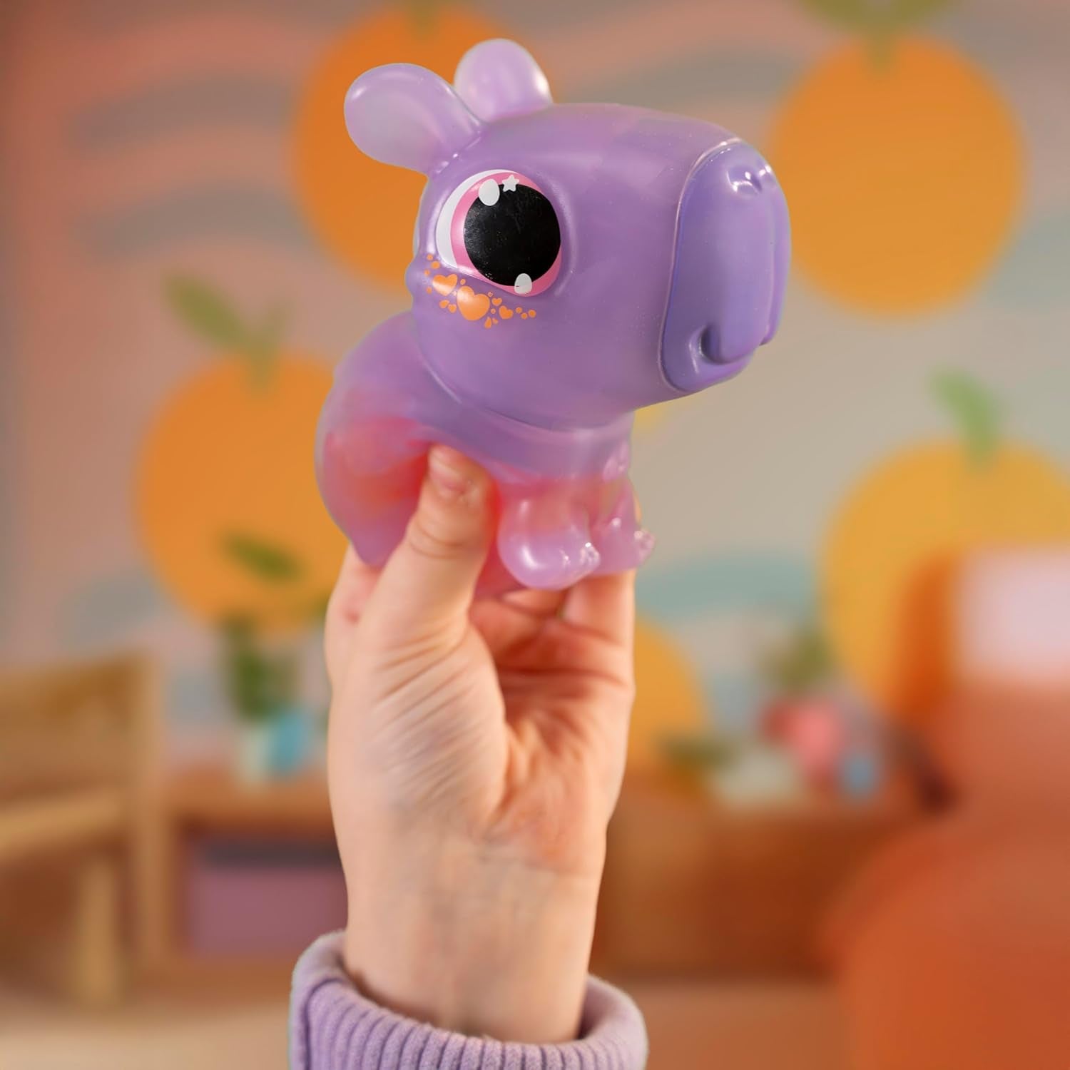 Animagic Let's Glo Capybara - PAARS, Knuffel Capibara vanaf 4 Jaar, Schattig Dier, Zintuiglijk speelgoed, Gloeit en Drijft in Water