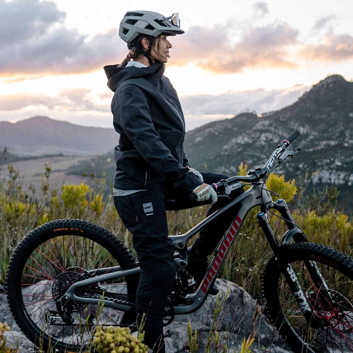 Leatt MTB Hydradri 3.0 Damenjacke – wasserdicht und atmungsaktiv | Schwarz | XL | EU42/UK14/US10