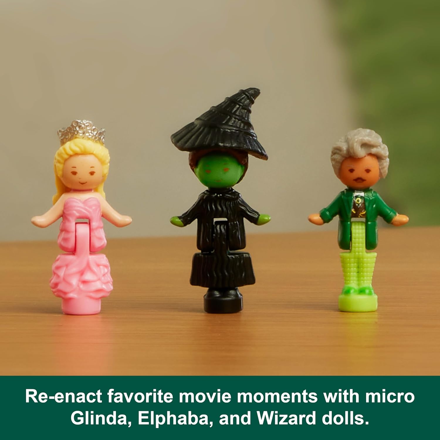 Polly Pocket x Wicked Collector Compact, Micro Dolls and Playset, 2 Themed Accessories, Iconic Shiz & Oz Locations, Glinda, Elphaba, & The Wizard, JFV04